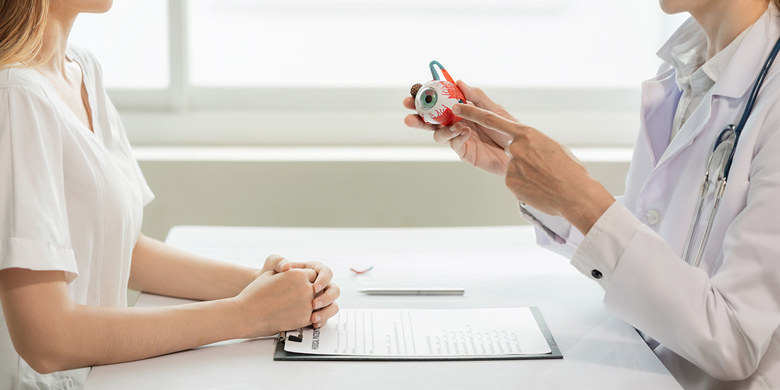 What Are the Early Warning Signs of Retinal Problems?